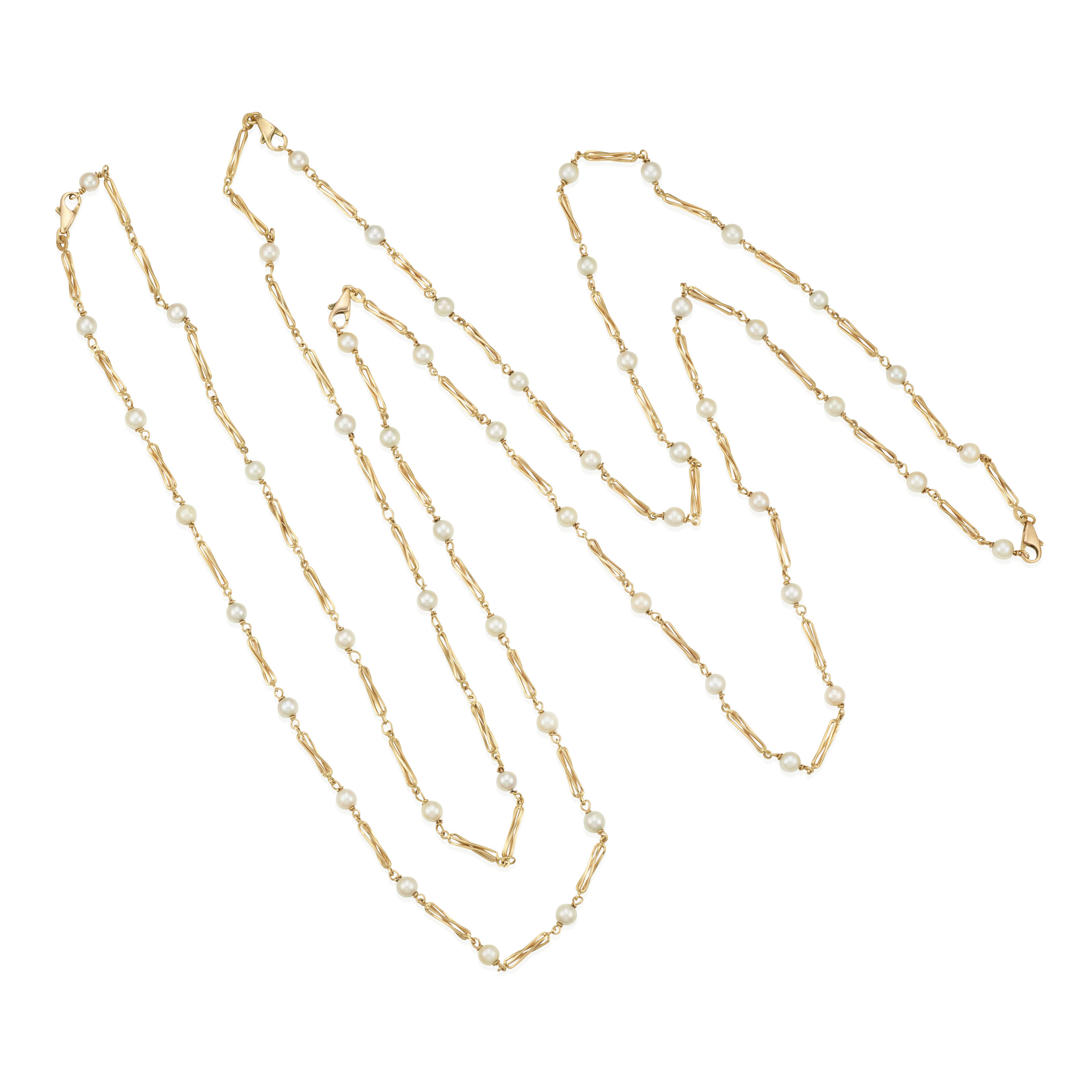 A GOLD AND CULTURED PEARL NECKLACE Cultured pearls estimated gross