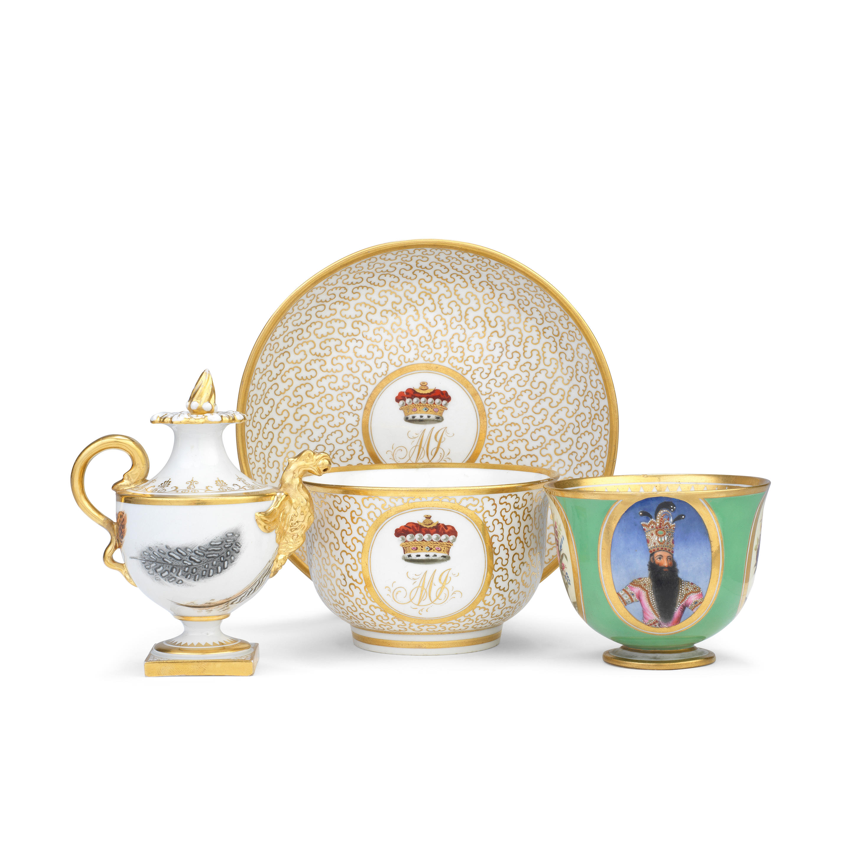 A GROUP OF WORCESTER PORCELAINS CIRCA 1800 25 Comprising a