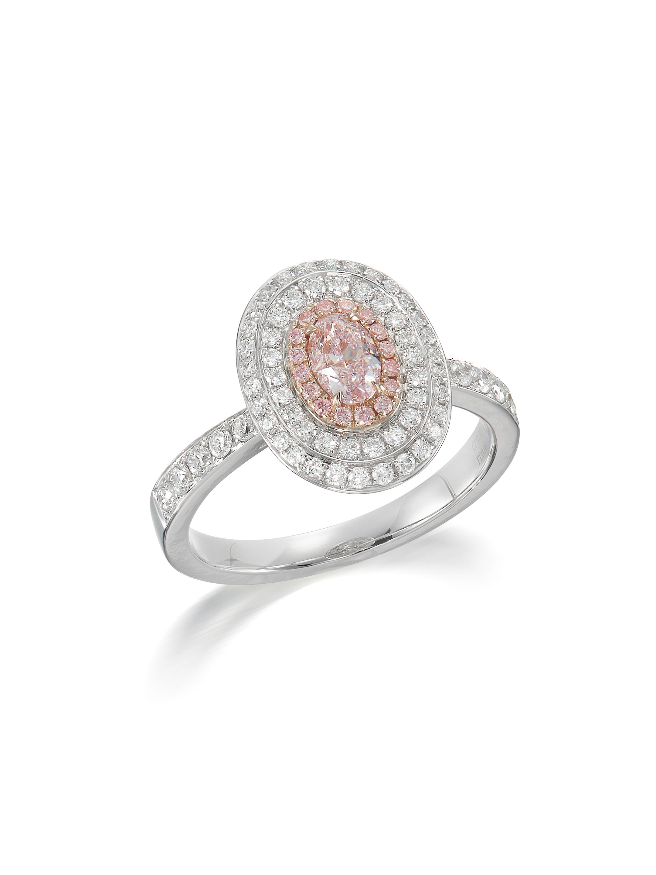 LIGHT PINK DIAMOND AND DIAMOND RING The oval light pink