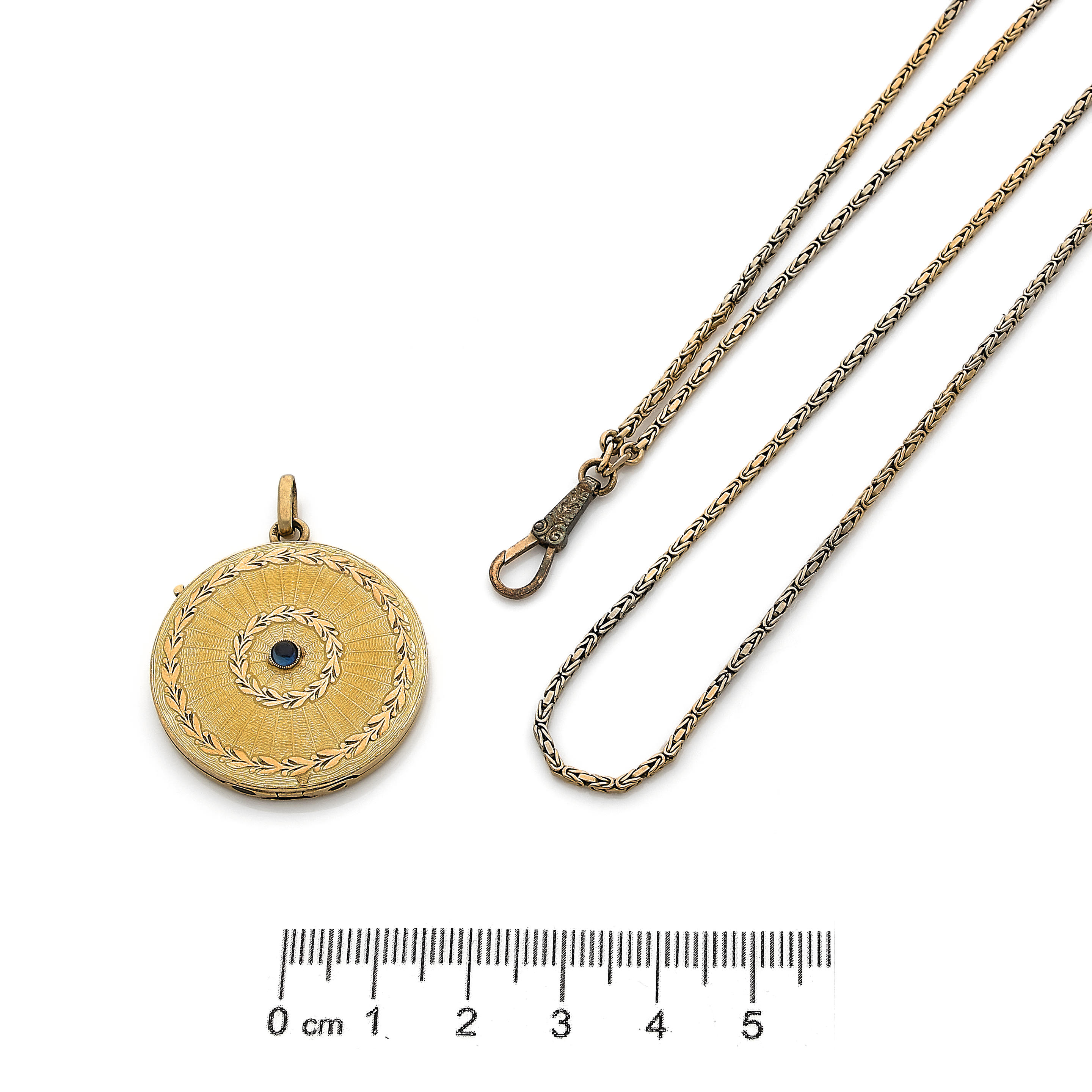 SAUTOIR OR ET EMAIL Le pendentif formant un m daillon