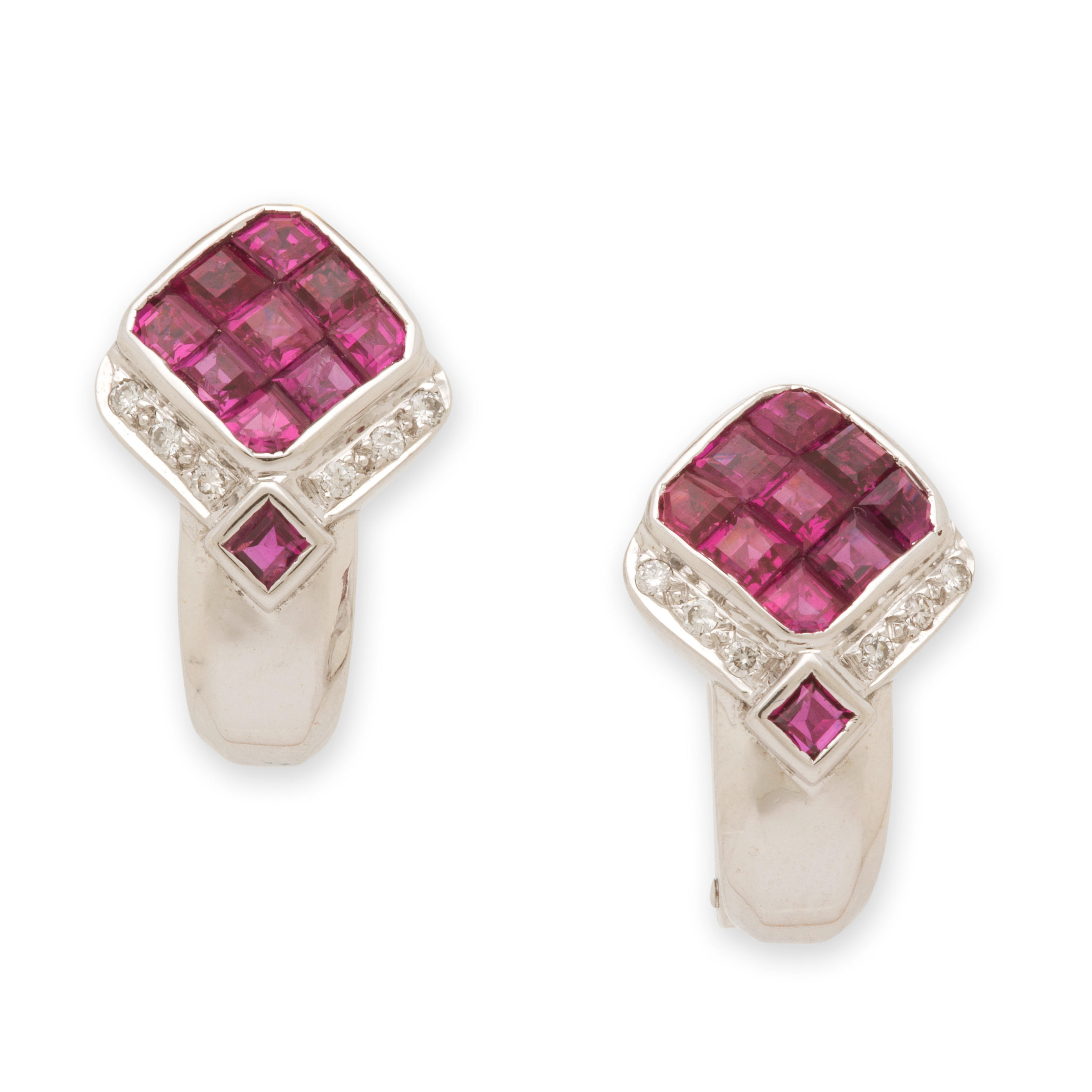 PAIRE DE BOUCLES D OREILLES RUBIS ET DIAMANTS PAIR OF
