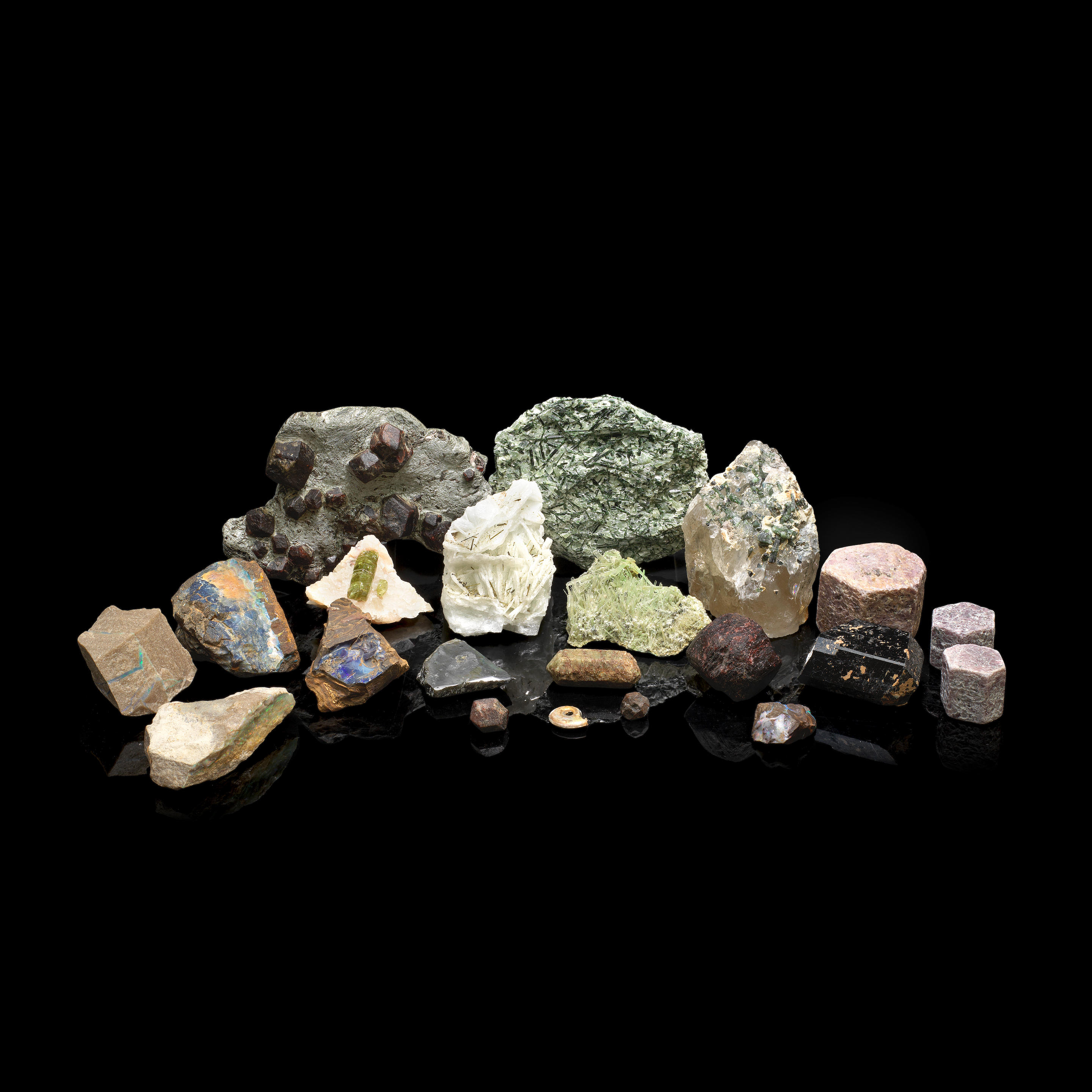 ALMANDINE GARNET IN MATRIX TOGETHER WITH OTHER MINERAL SPECIMENS To