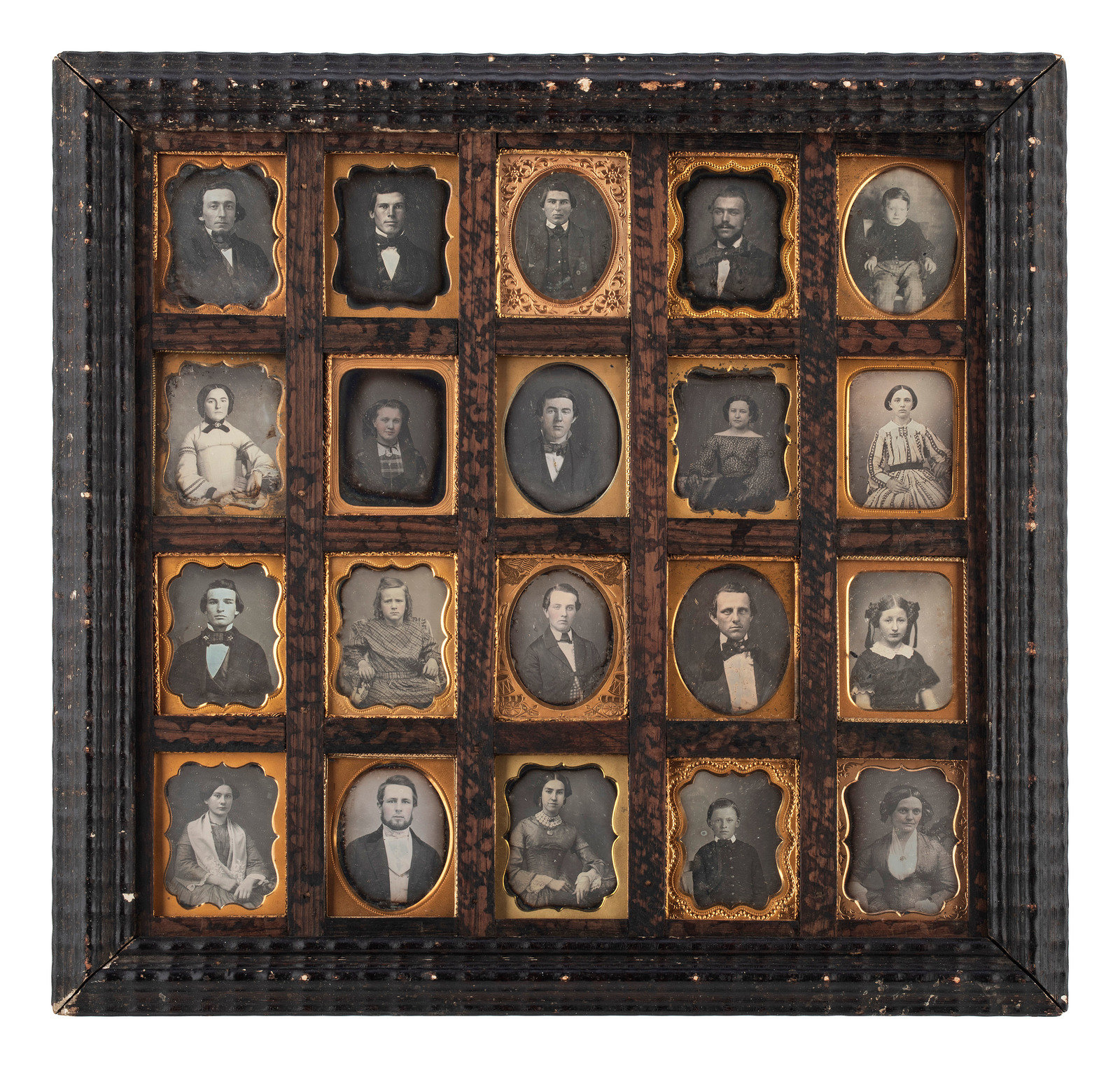 EARLY PHOTOGRAPHY Wall frame containing 20 ninth plate daguerreotypes 14