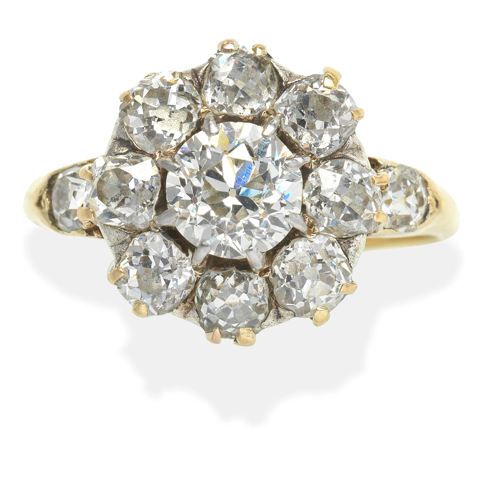 DIAMOND CLUSTER RING Old brilliant and cushion shaped diamonds principal