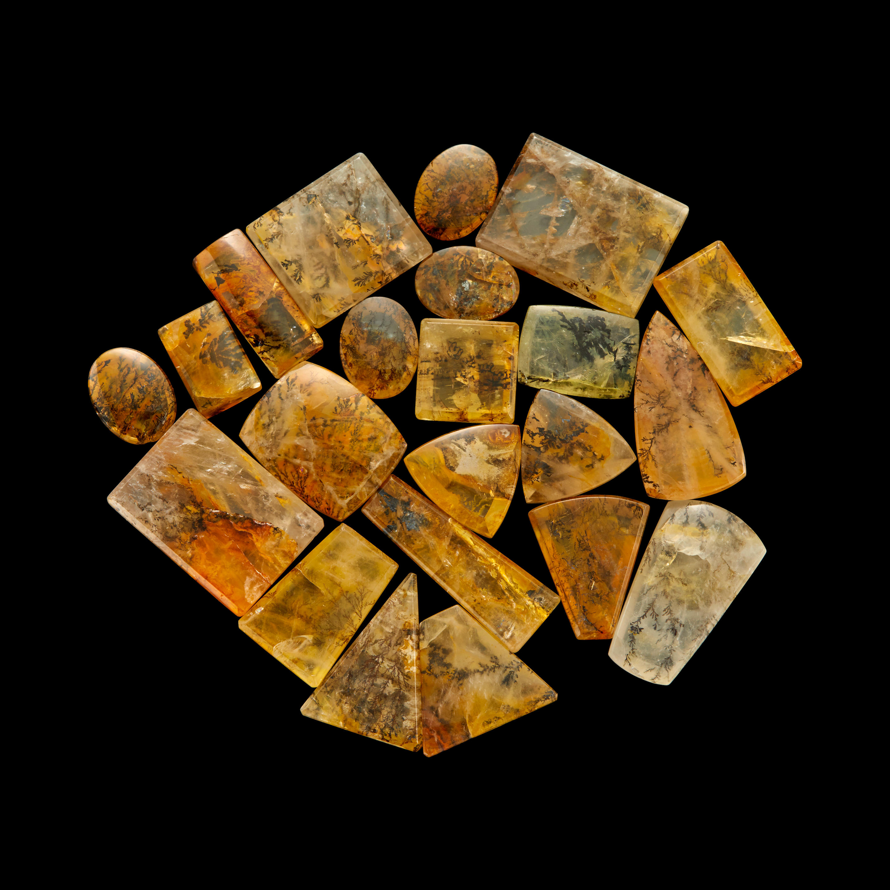 TWENTY TWO DENDRITIC AGATES India To the uninitiated the dendritic