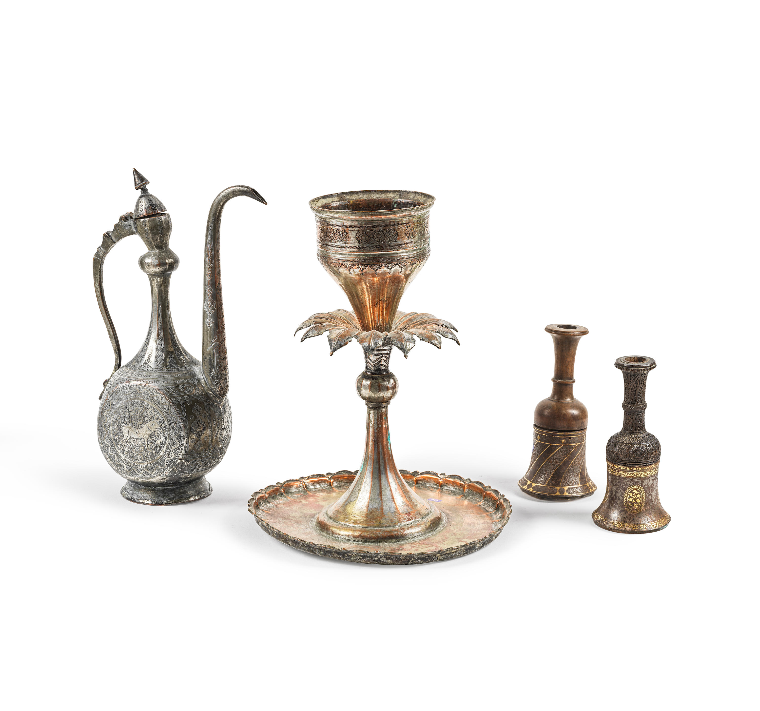 UN BOUGEOIR OTTOMAN ET UNE AIGUI RE QAJAR EN CUIVRE