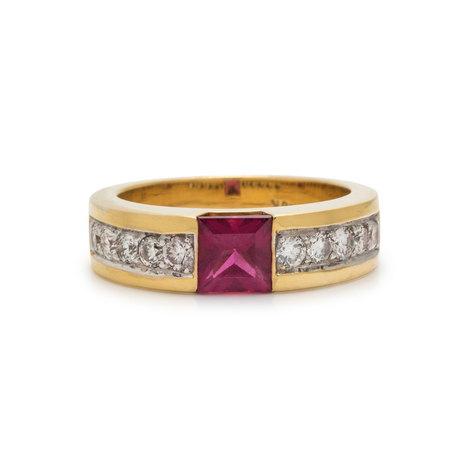 RUBELLITE TOURMALINE AND DIAMOND RING Containing one rectangular mixed cut