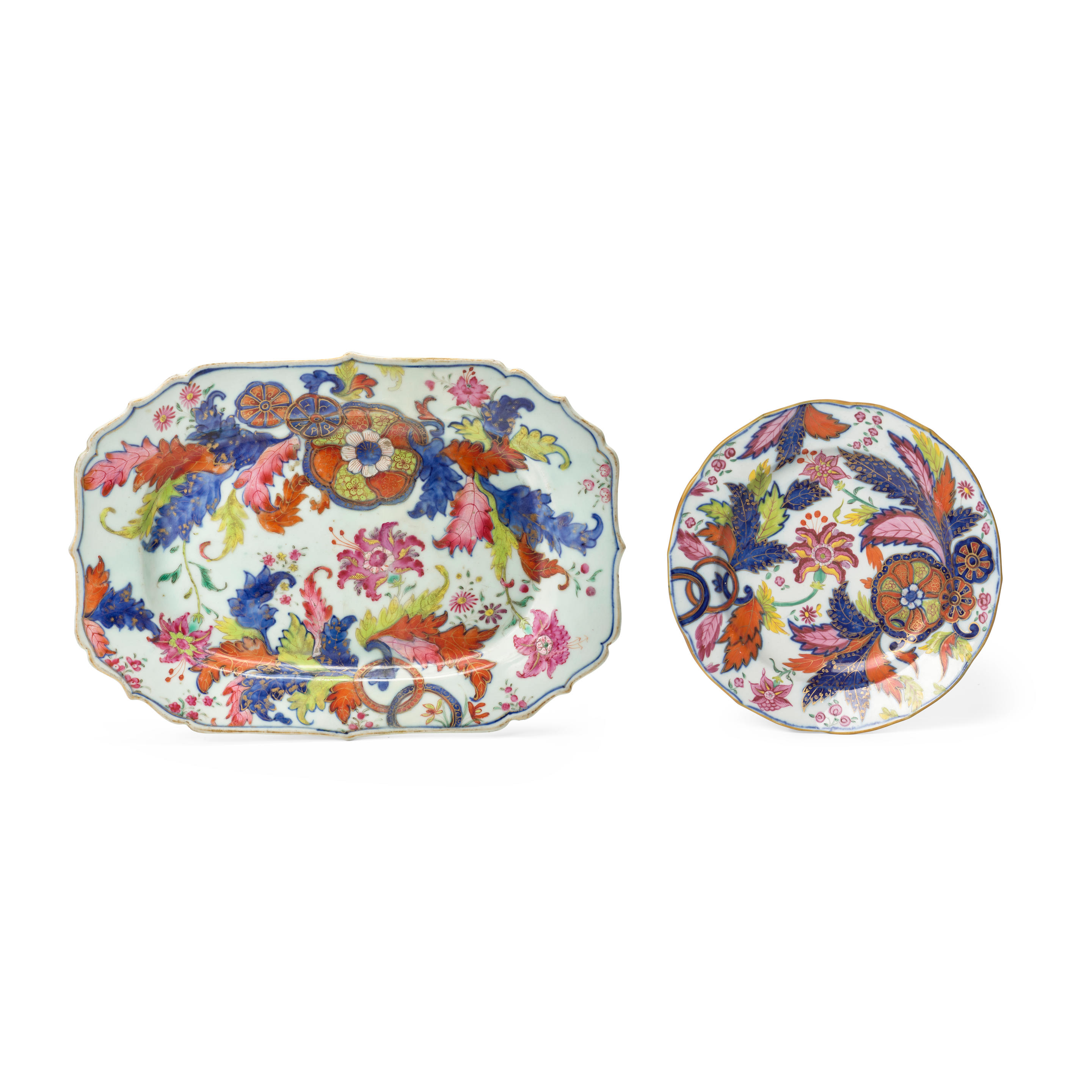 A SMALL FAMILLE ROSE TOBACCO LEAF OCTAGONAL RECTANGULAR PLATTER AND