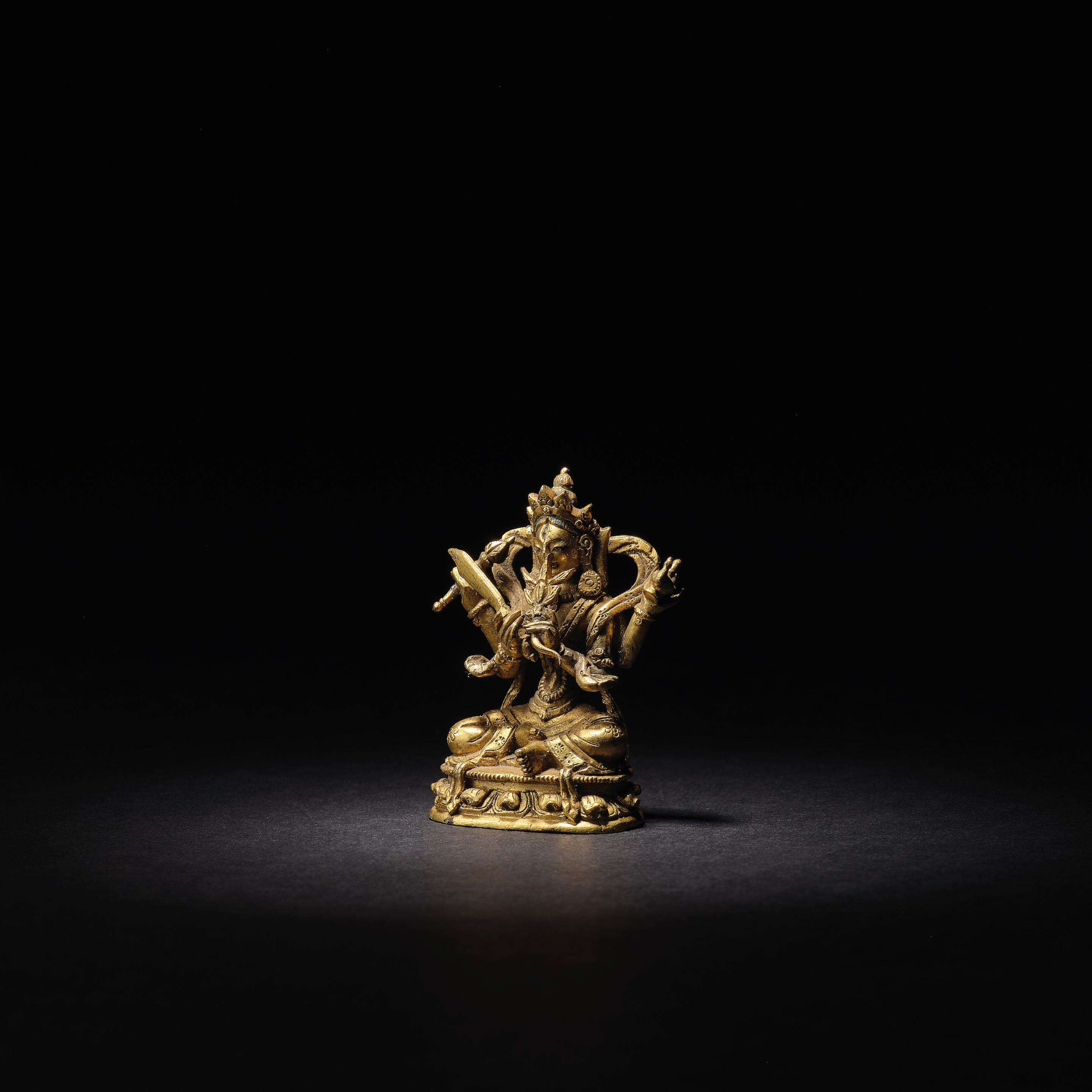 A SMALL GILT BRONZE FIGURE OF BODHISATTVA 18th 19th century