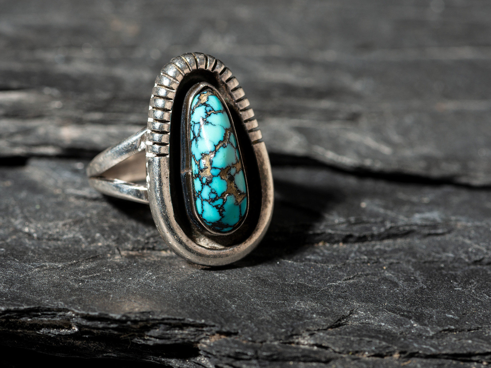 Lee Yazzie Din b 1946 Silver and Turquoise Ring split