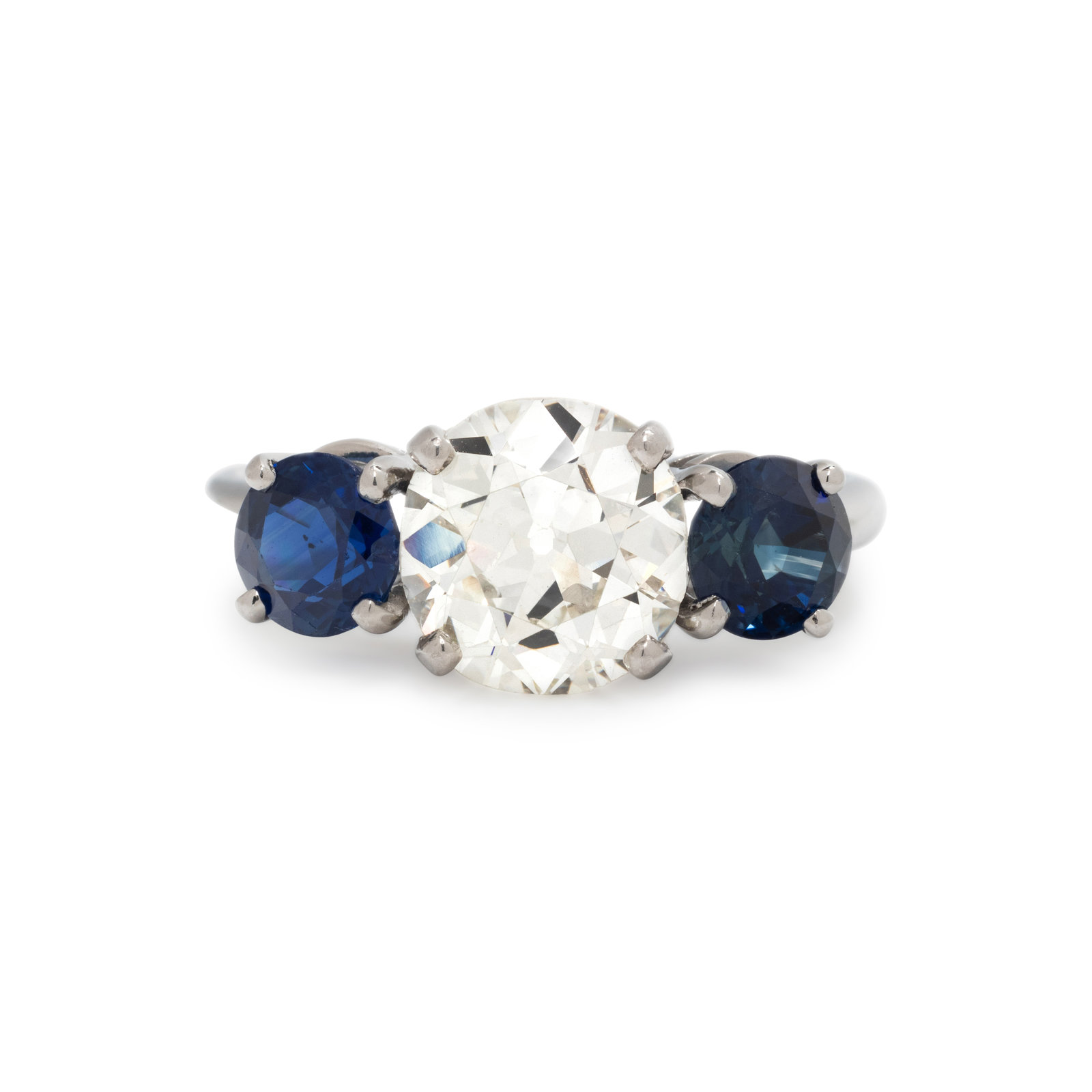 DIAMOND AND SAPPHIRE RING Containing one old mine brilliant cut