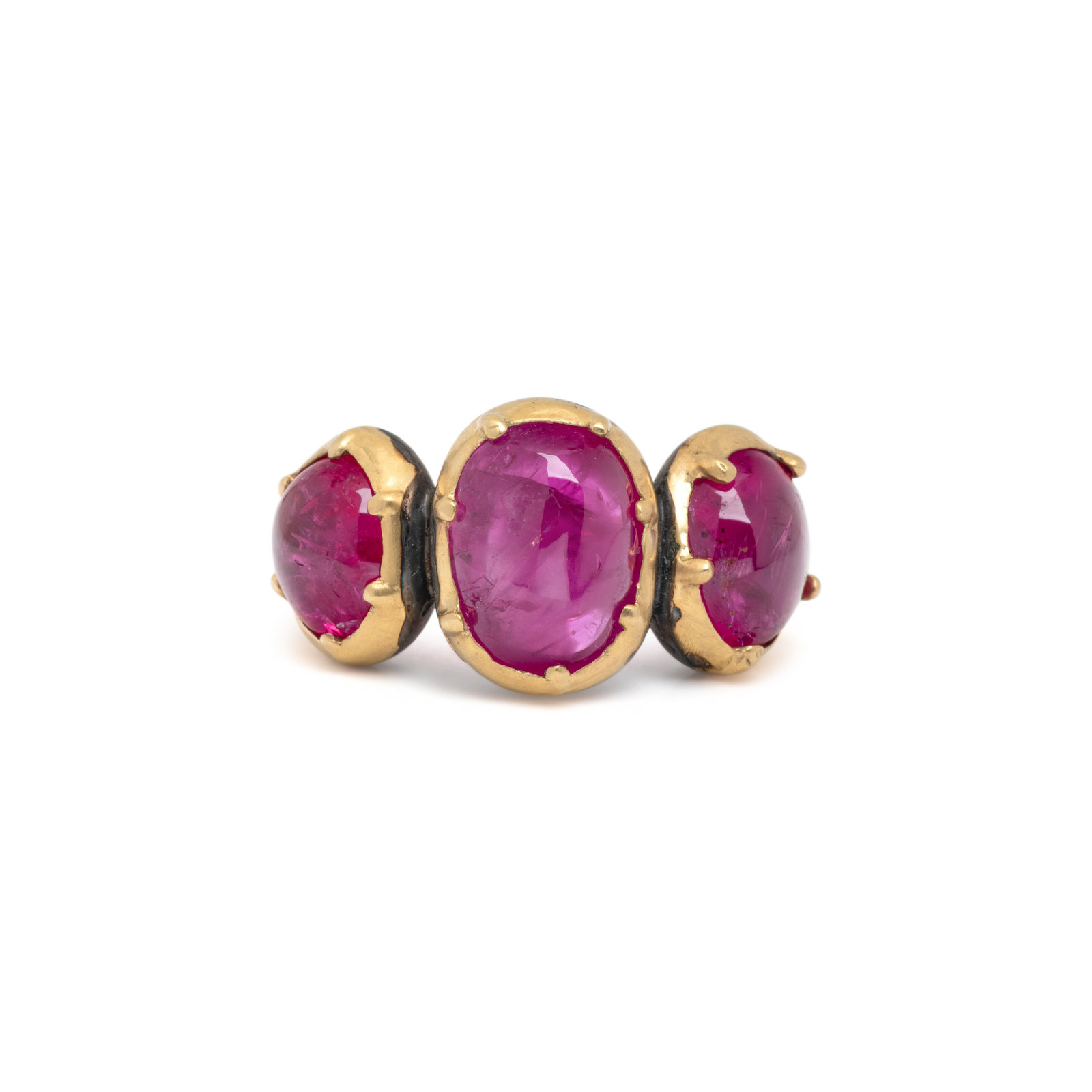 UNHEATED BURMESE RUBY RING Containing three oval double cabochon rubies