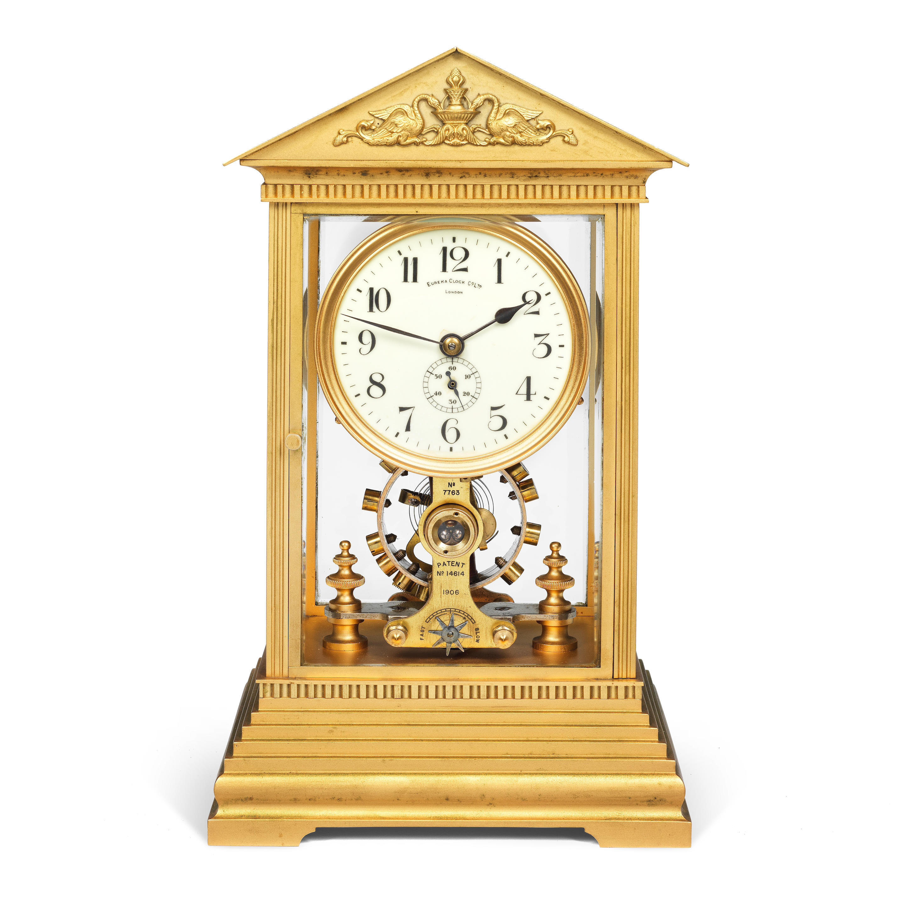 AN EARLY 20TH CENTURY ELECTROMAGNETIC TABLE CLOCK WITH RUNNING SECONDS