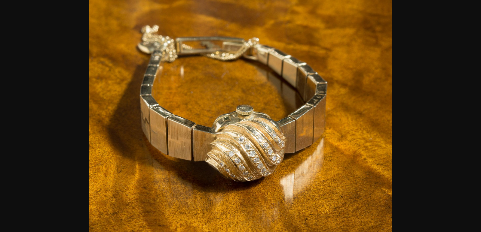 GOLD AND DIAMOND BRACELET WRISTWATCH