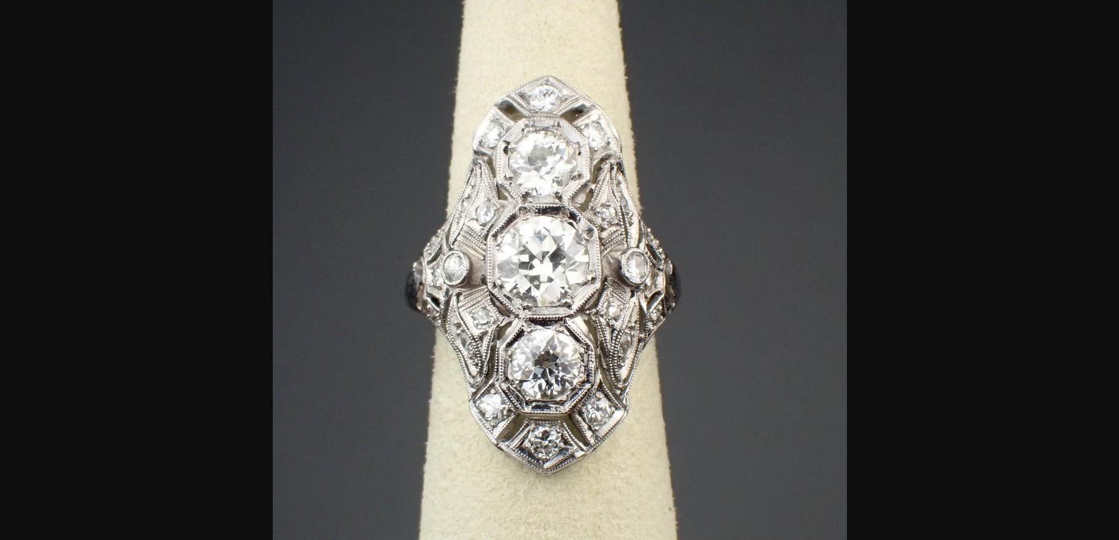 ART DECO DIAMOND PLATNIUM RING