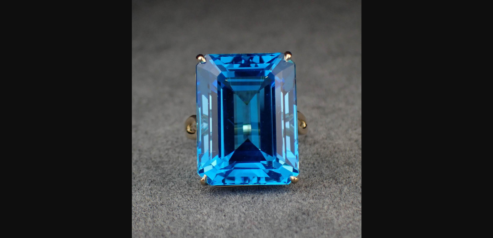 BLUE TOPAZ AND FOURTEEN KARAT GOLD RING