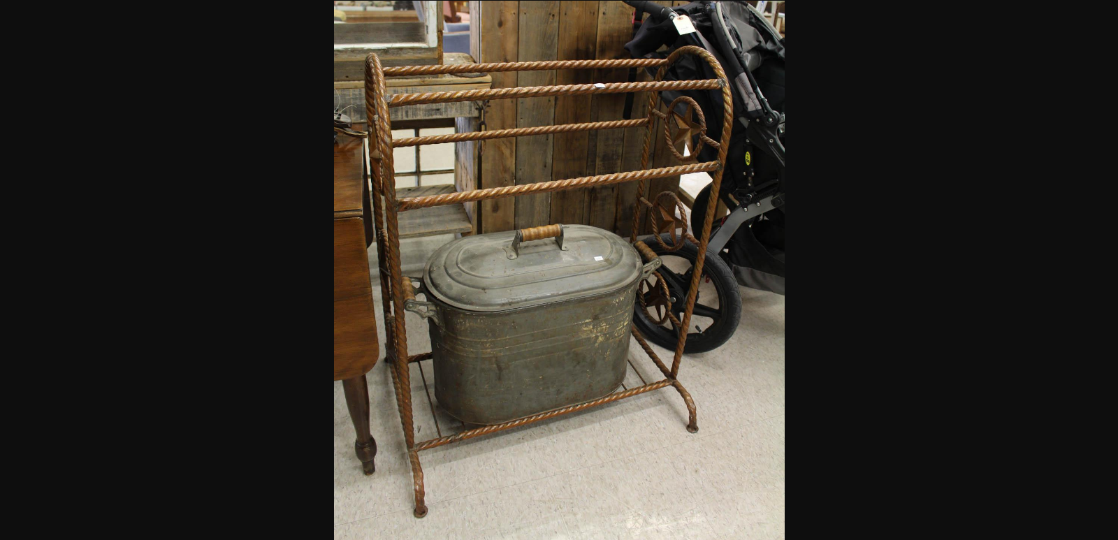 SADDLE STAND AND STORAGE CONTAINER