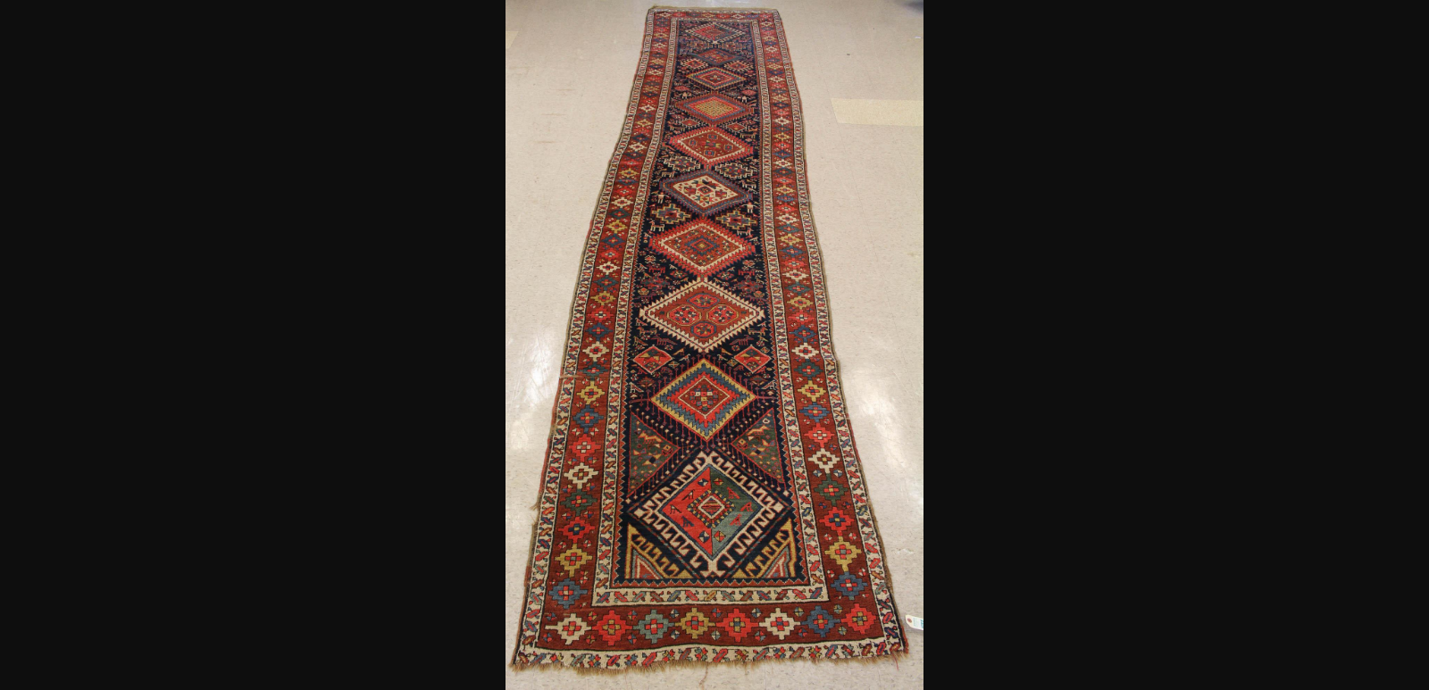 TRIBAL RUNNER