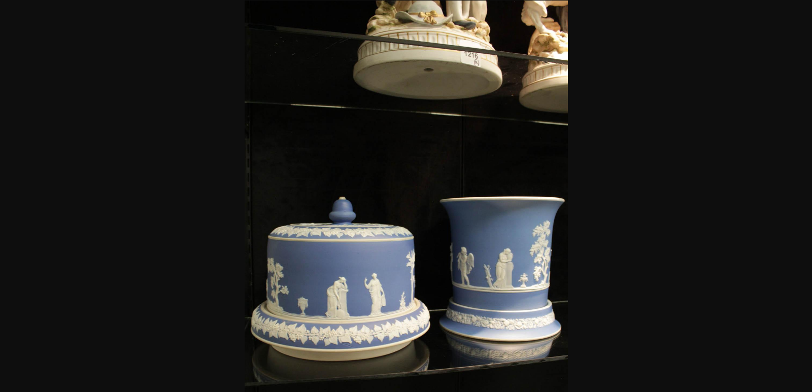 2 WEDGWOOD JASPERWARE ITEMS COVERED SERVING DISH